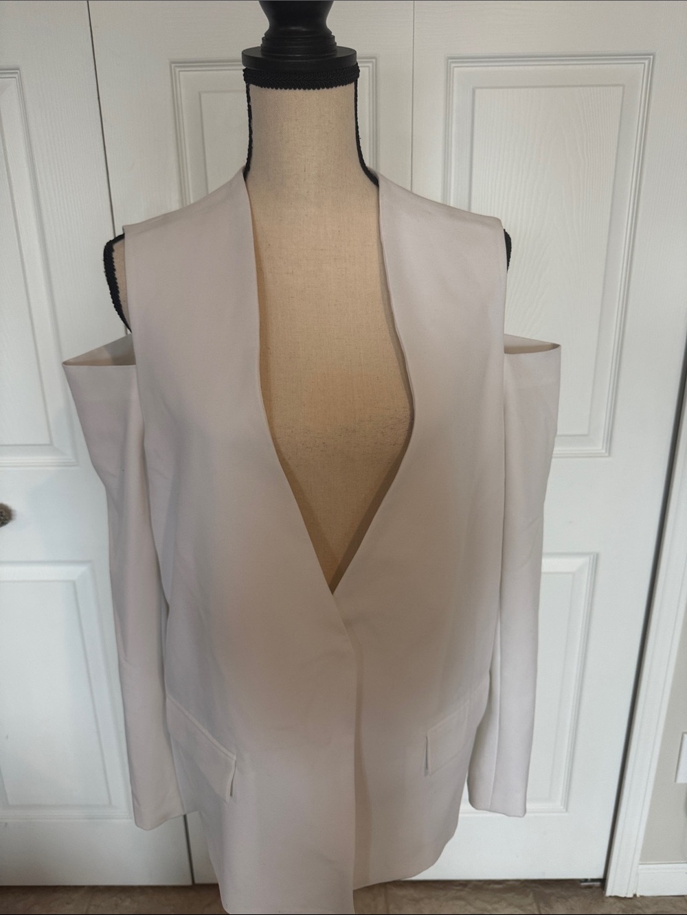 Saks Fifth Avenue - white color Cold-Shoulder Blazer
